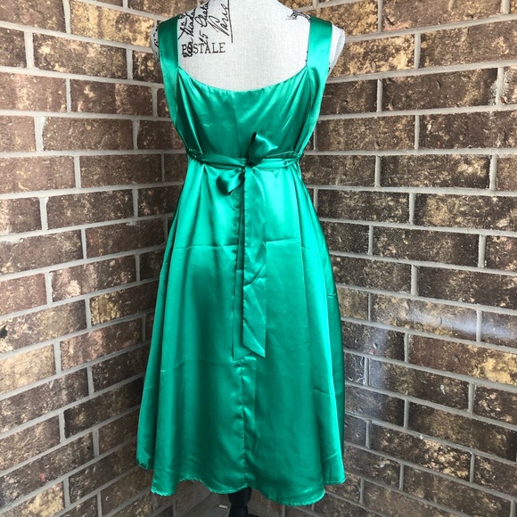 Emerald Green Dress - Picture 4 of 10